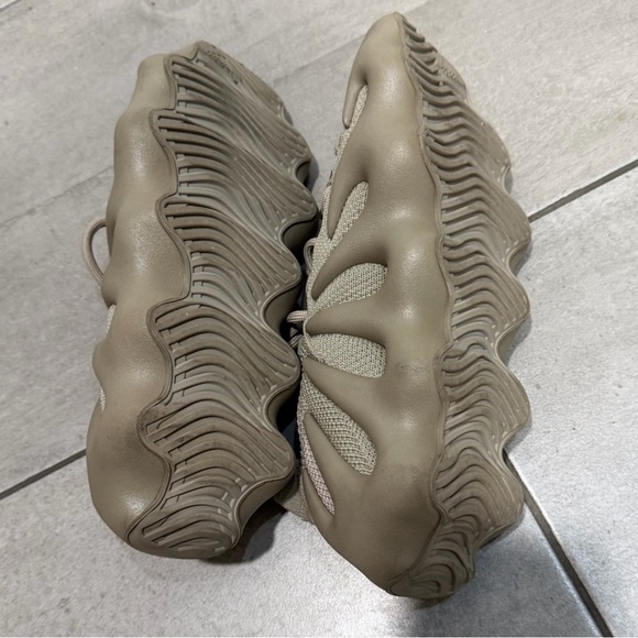 Yezzy - Picture 4 of 5